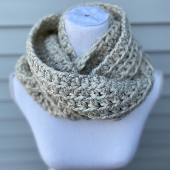 Tarcie Knitwear handmade infinity scarf in Wheat - Picture 4 of 4